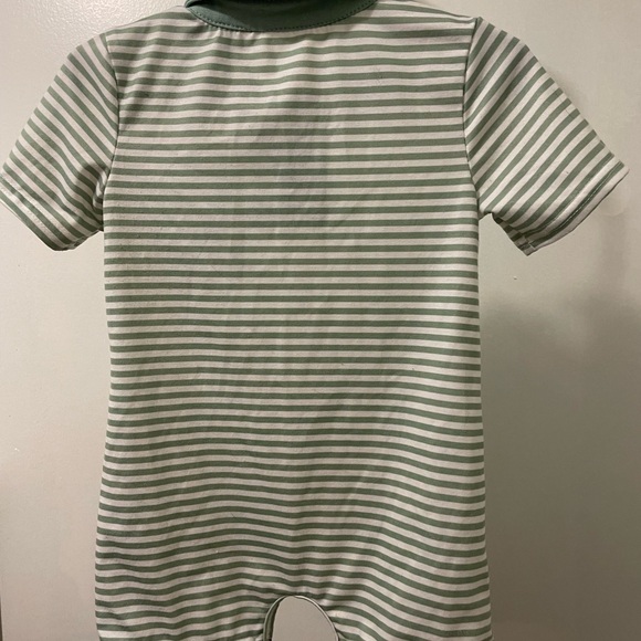 Abby & Evie baby boy sage stripe romper with Easter bunny on pocket 12 months - Picture 4 of 6